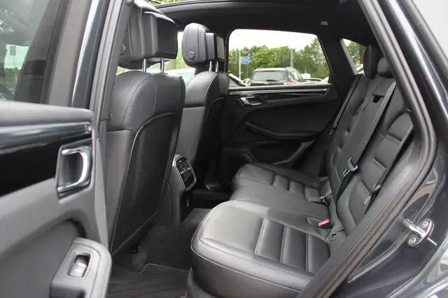 Porsche Macan view 11