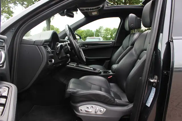 Porsche Macan view 10