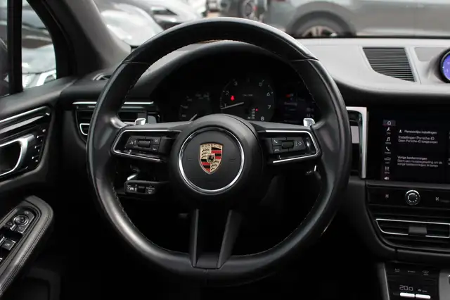 Porsche Macan view 18