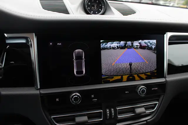 Porsche Macan view 21