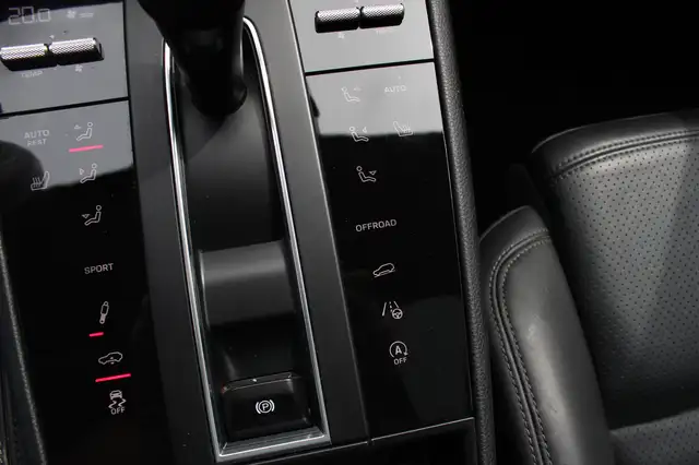 Porsche Macan view 29