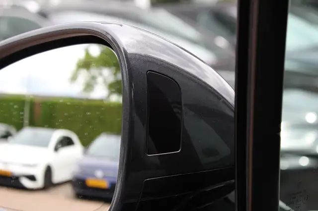Porsche Macan view 30