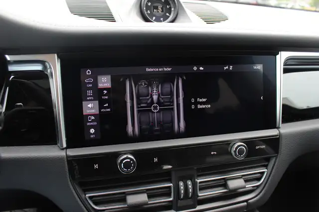 Porsche Macan view 26