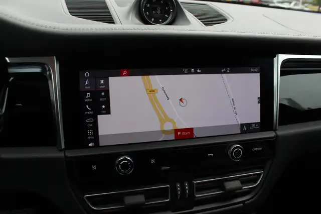 Porsche Macan view 23