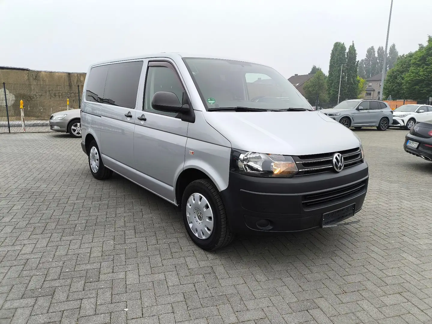 Volkswagen T5 Caravelle T5 CAMPER AUSBAU,KLIMA,NAVI,SOUNDSYSTEM Plateado - 2