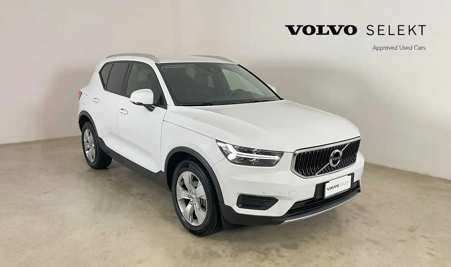 Volvo XC40 D3 Momentum Geartronic Weiß - 1