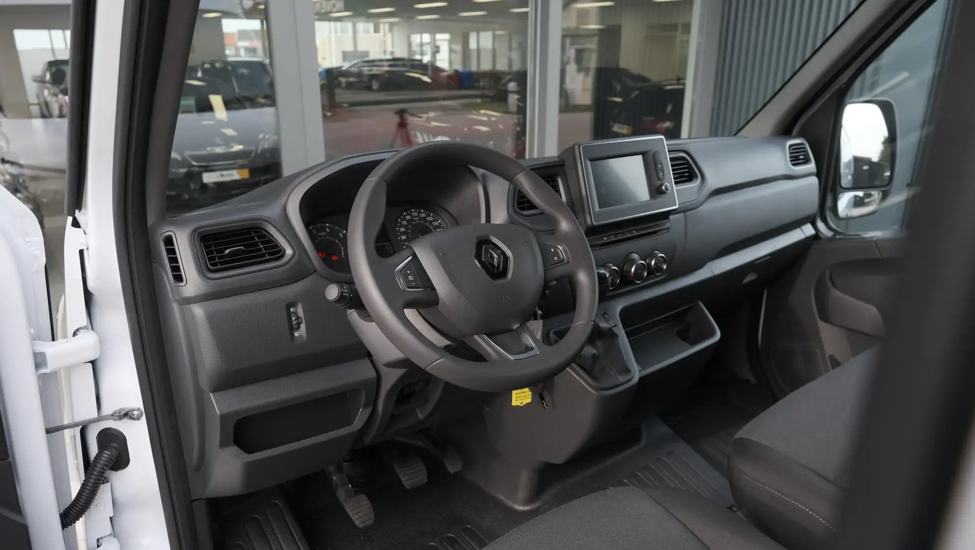Renault Master T35 2.3 dCi 135 L2H2 Comfort | Direct Leverbaar | - 2