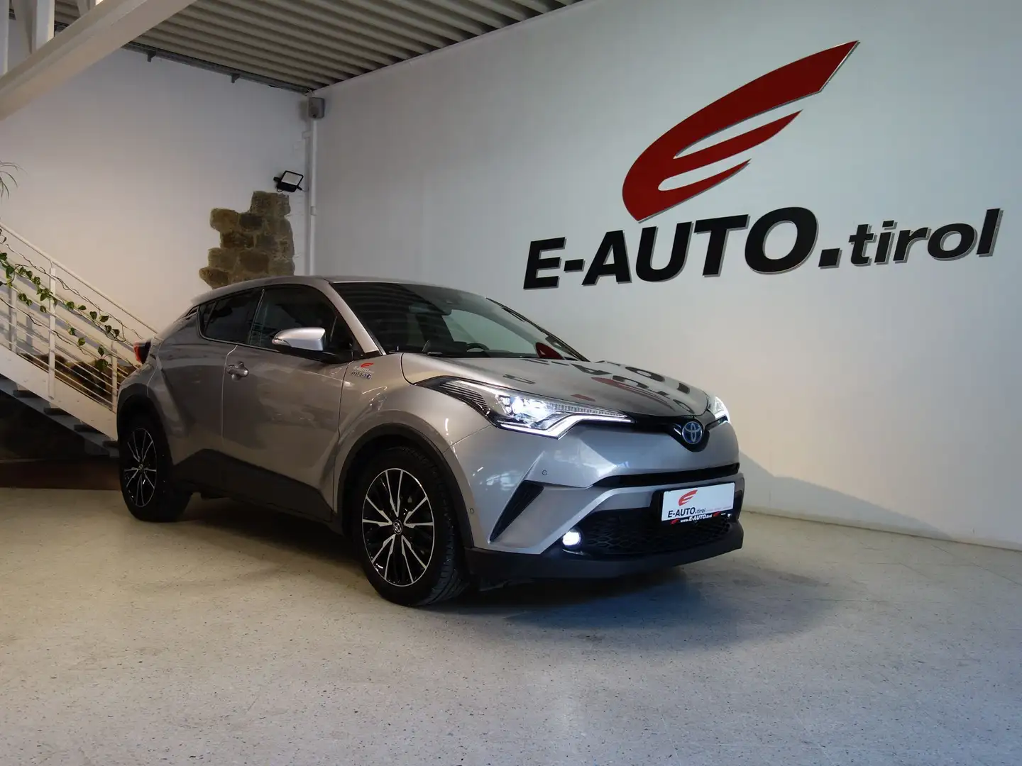 Toyota C-HR 1,8 Hybrid C-LUB CVT *122PS*TOP AUSSTATTUNG*LED*G Grau - 1