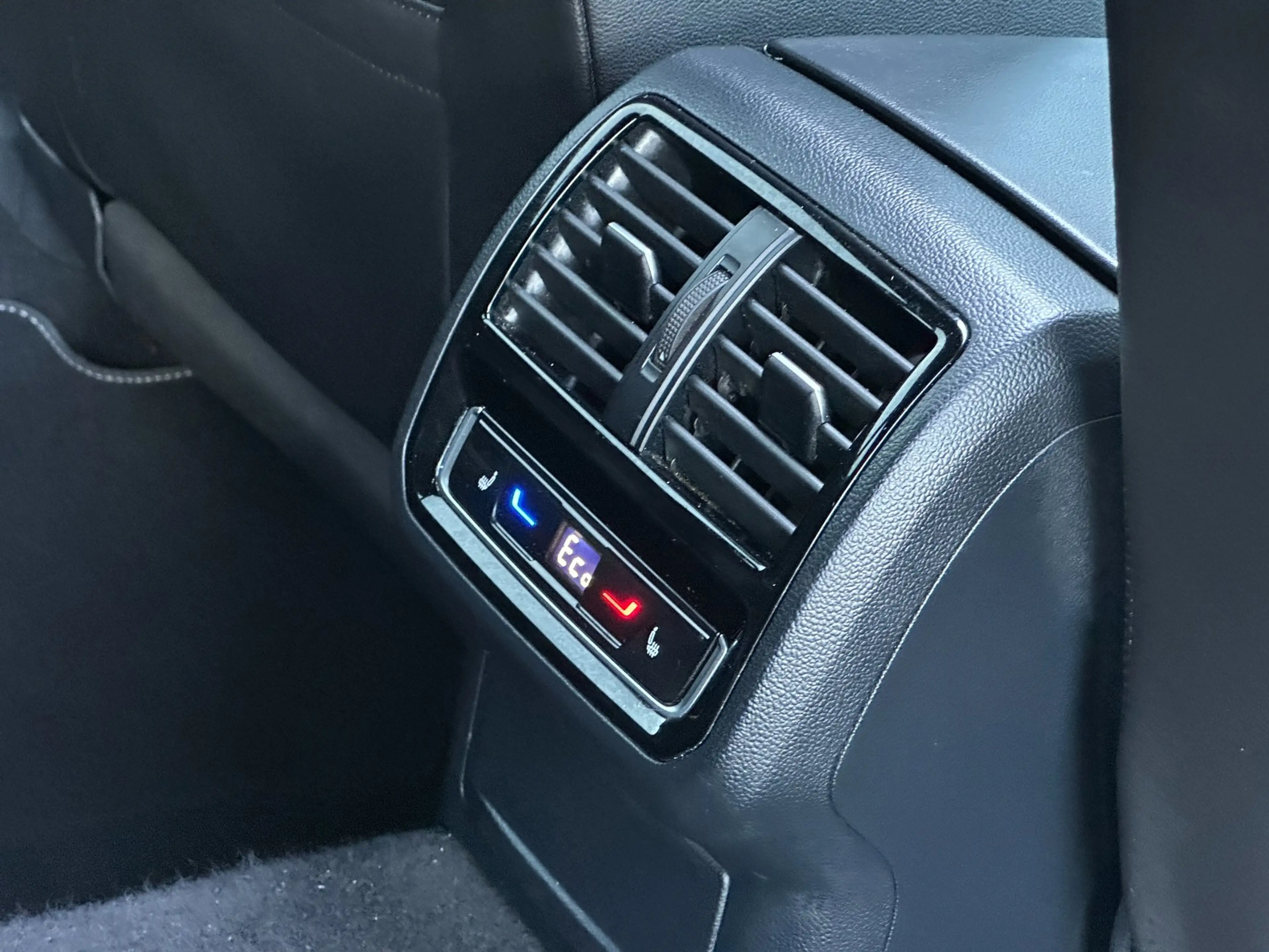 Volkswagen Arteon Shooting Brake 1.4 TSI eHybrid R-Line Business+/1S — photo 26