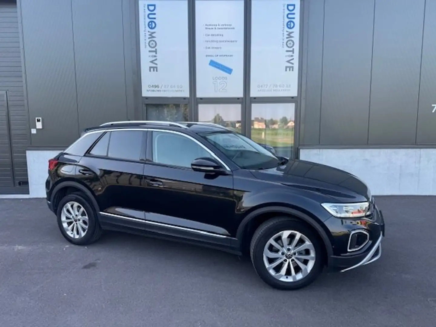 Volkswagen T-Roc AUTOMAAT,ActiveCruise,Sensoren,CarPlay, 24995€ Noir - 1