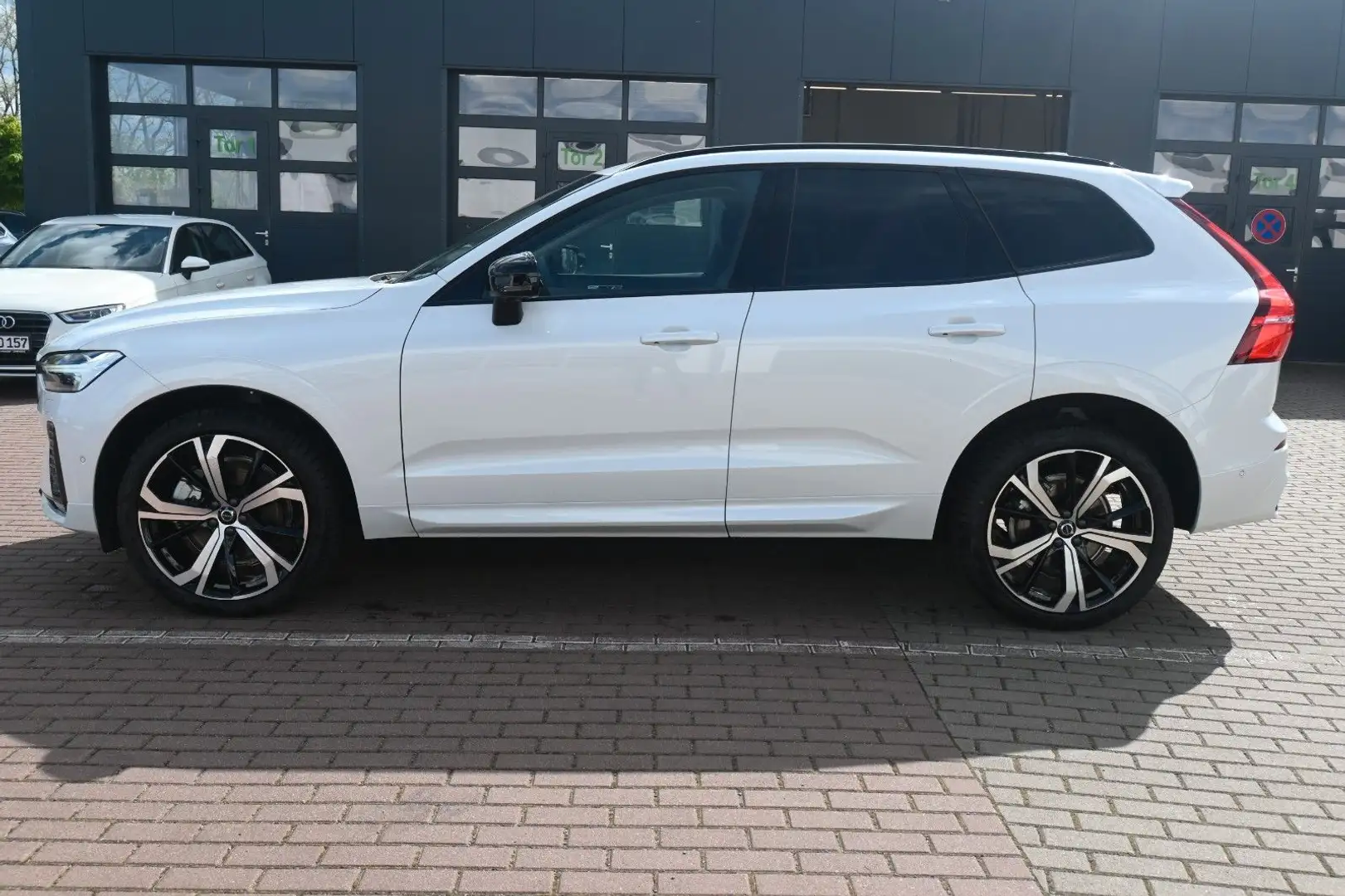Volvo XC60 B4 D AWD Ultimate Dark*STDHZG*360°*LUFT*ACC Weiß - 2