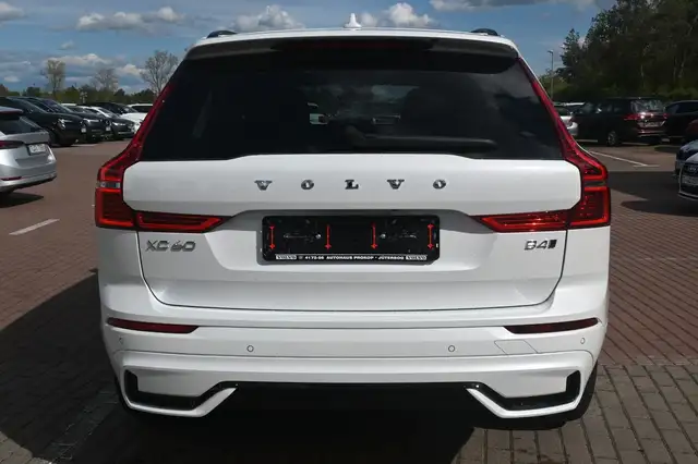 Volvo XC60 view 4