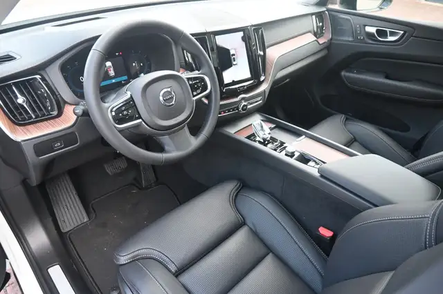 Volvo XC60 view 12