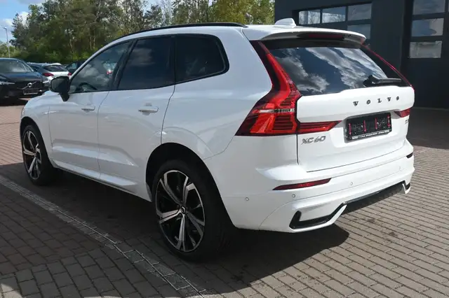 Volvo XC60 view 3