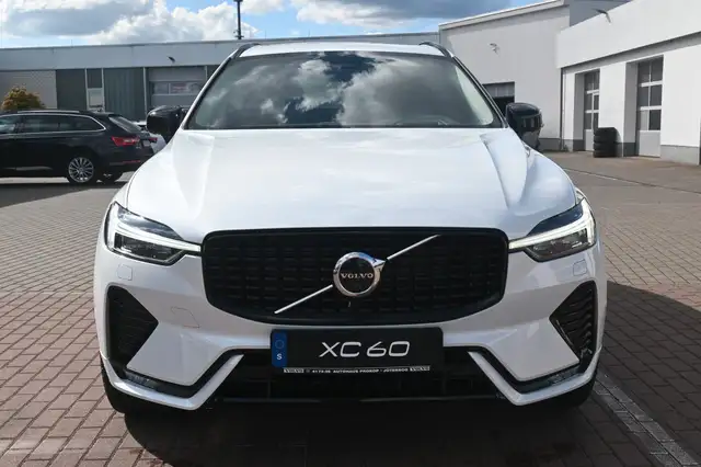 Volvo XC60 view 8