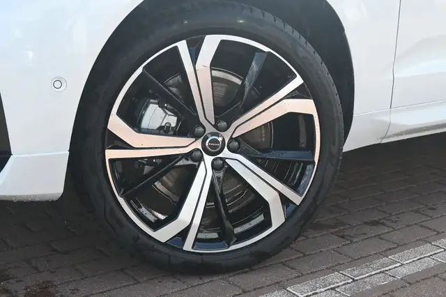 Volvo XC60 view 11