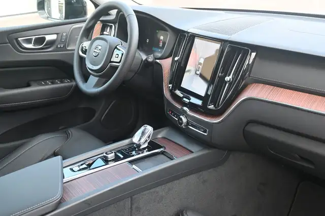 Volvo XC60 view 13