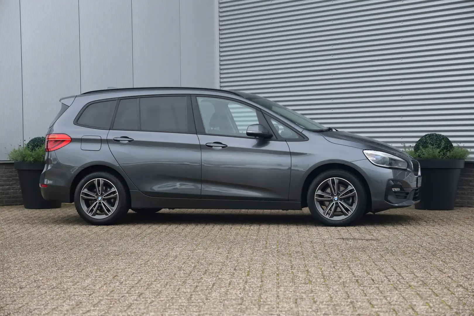 BMW 216 2-serie Gran Tourer 216i EXECUTIVE SPORT LINE 7P H Grijs - 2
