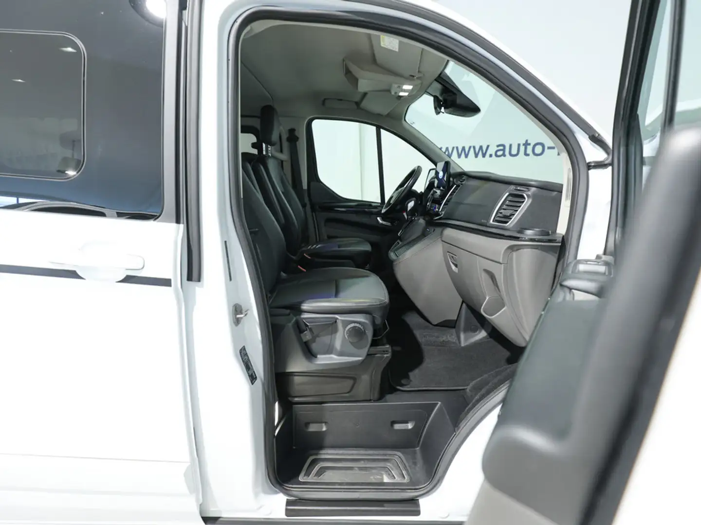 Ford Tourneo Custom Sport 310 2.0l TDCi L1H1 +AHK Fehér - 2