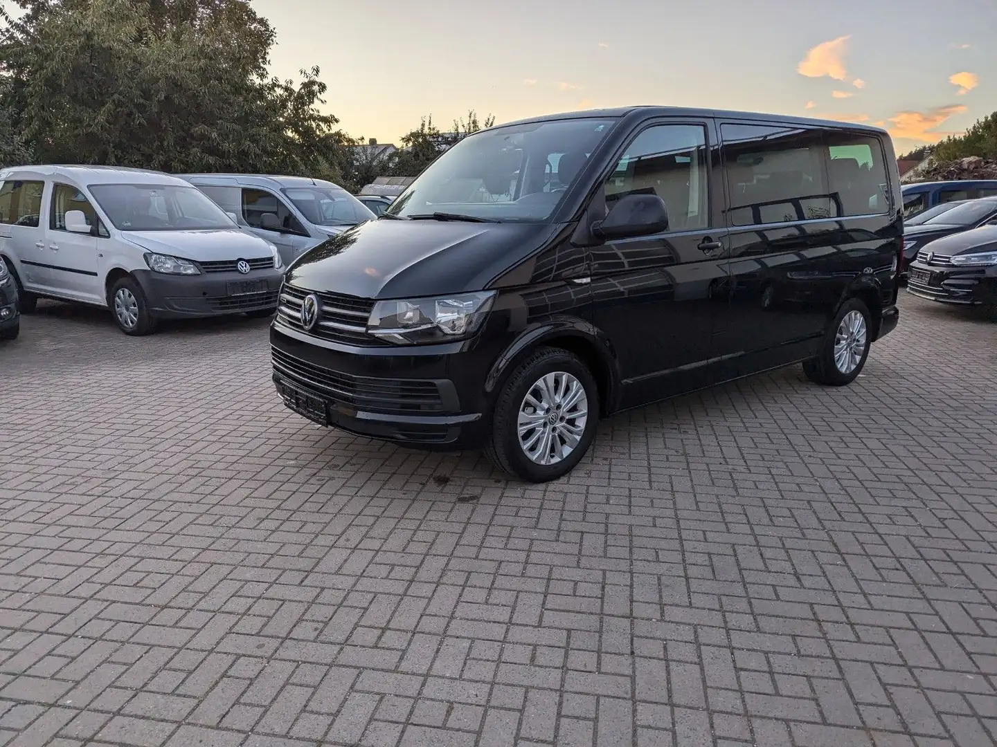 Volkswagen T6 Multivan Trendline,4Motion,AHK,SH, Schwarz - 2