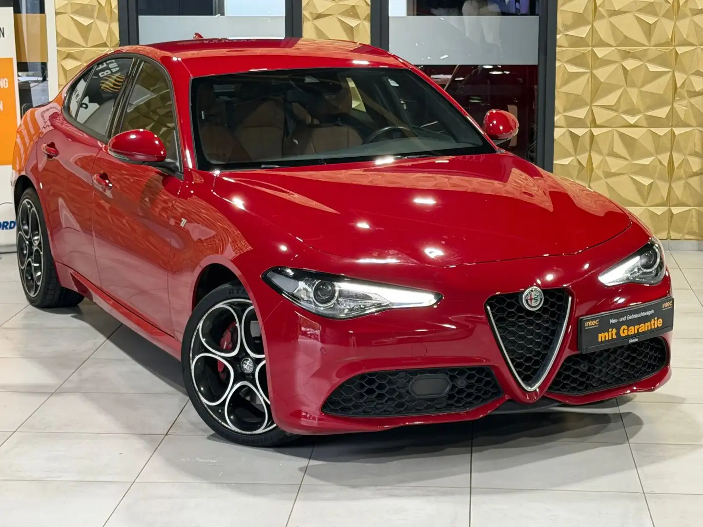 Alfa Romeo Giulia Ti Q4/LED/KAMERA/ALLRAD/LEDER/SHZ - 2