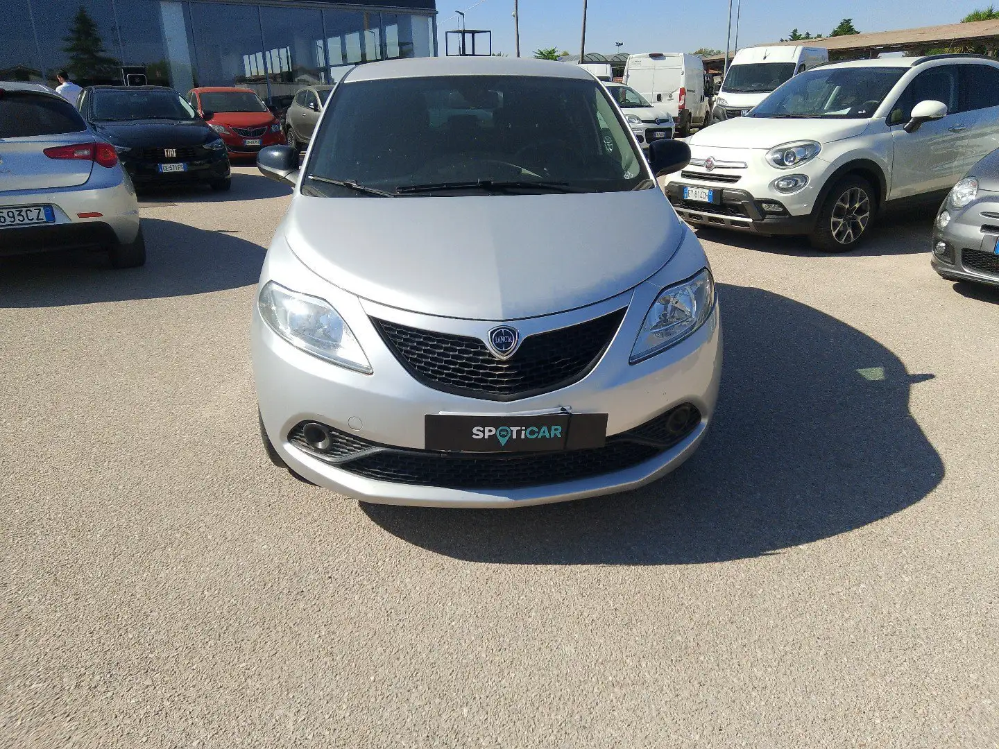Lancia Ypsilon 1.2 69 CV 5 porte GPL Ecochic Gold Argento - 1