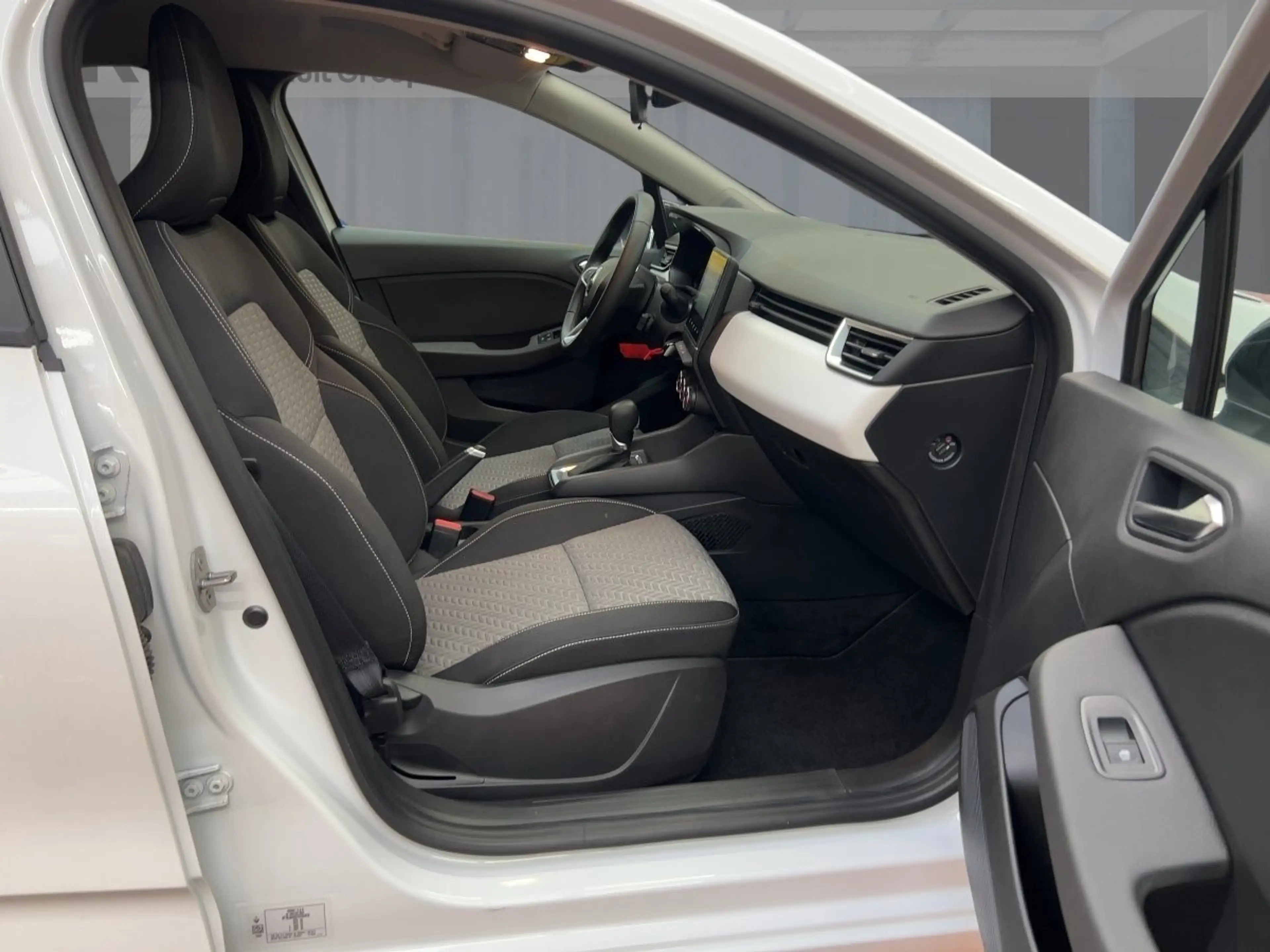 Renault Clio EVOLUTION TCe 90 X-tronic Apple CarPlay PDC — photo 8