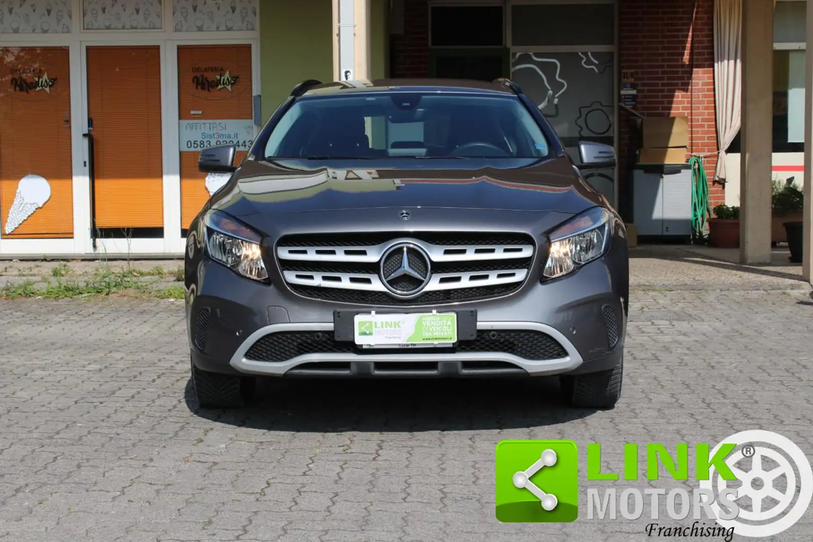 Mercedes-Benz GLA 180 d Automatic Business Grau - 2