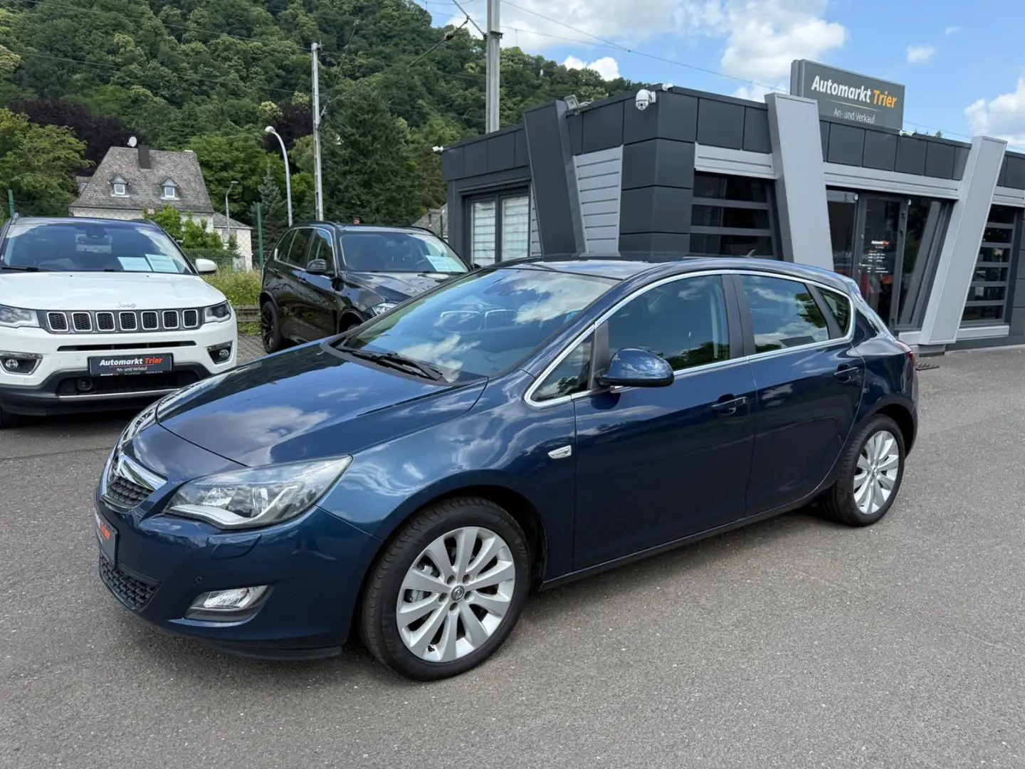 Opel Astra J  Lim. 5-trg Top Zustand! TÜV neu! Blau - 1