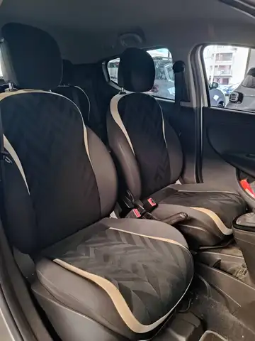 Lancia Ypsilon view 10