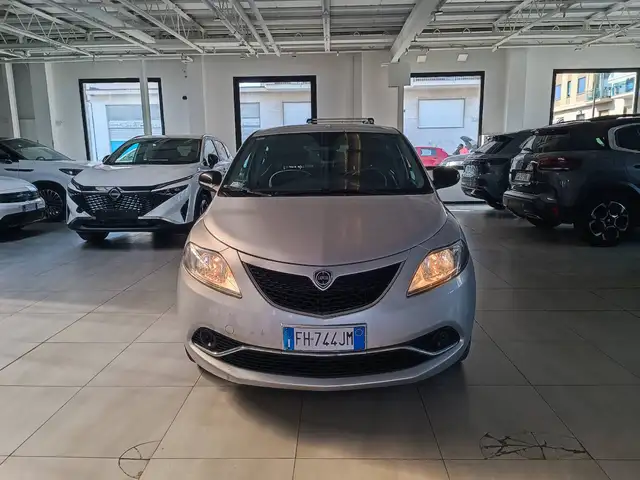 Lancia Ypsilon view 2