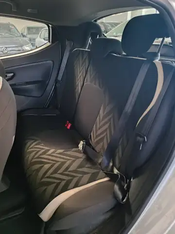 Lancia Ypsilon view 12