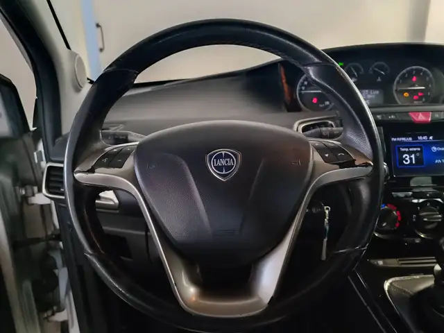 Lancia Ypsilon view 6