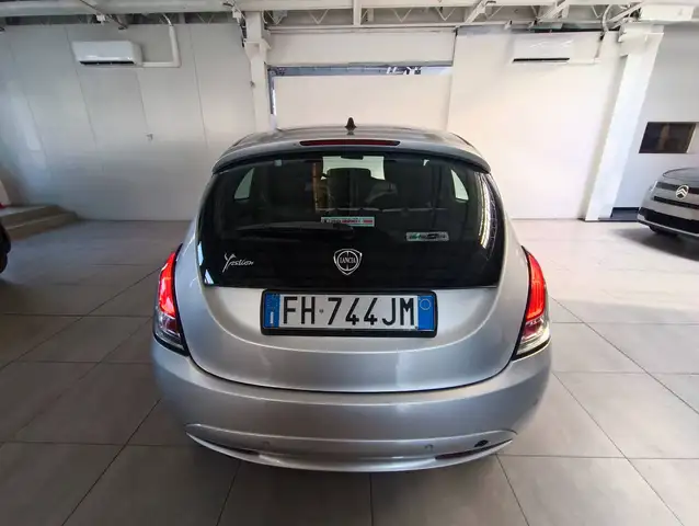 Lancia Ypsilon view 4