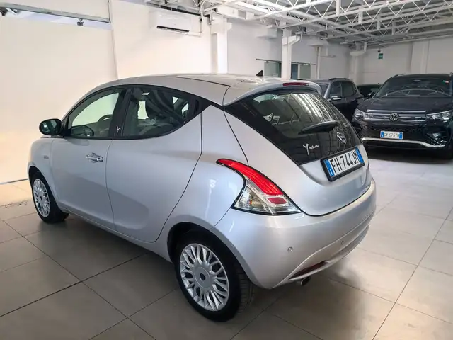 Lancia Ypsilon view 3