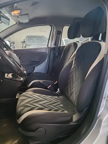 Lancia Ypsilon view 11