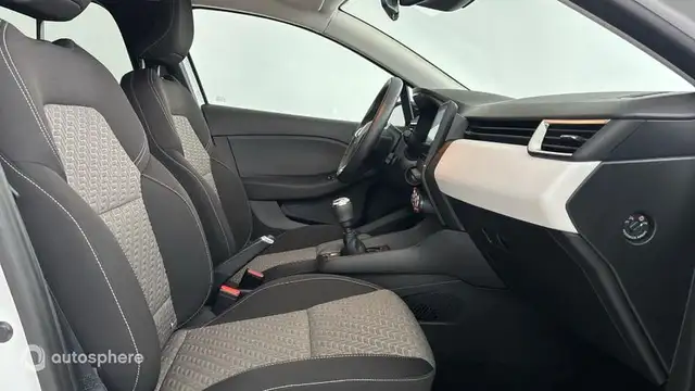 Renault Clio view 15