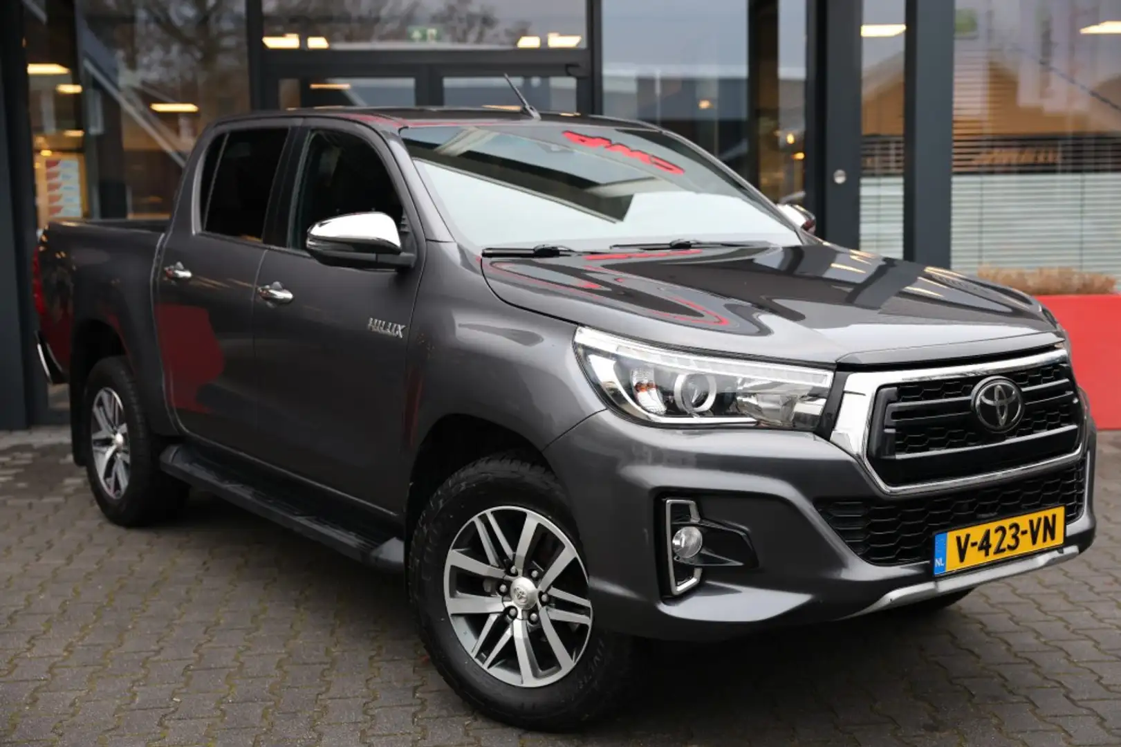 Toyota Hilux 2.4 D-4D DUBBEL CABINE LIMITED B/E TREKKER A/T 5 S Grijs - 1