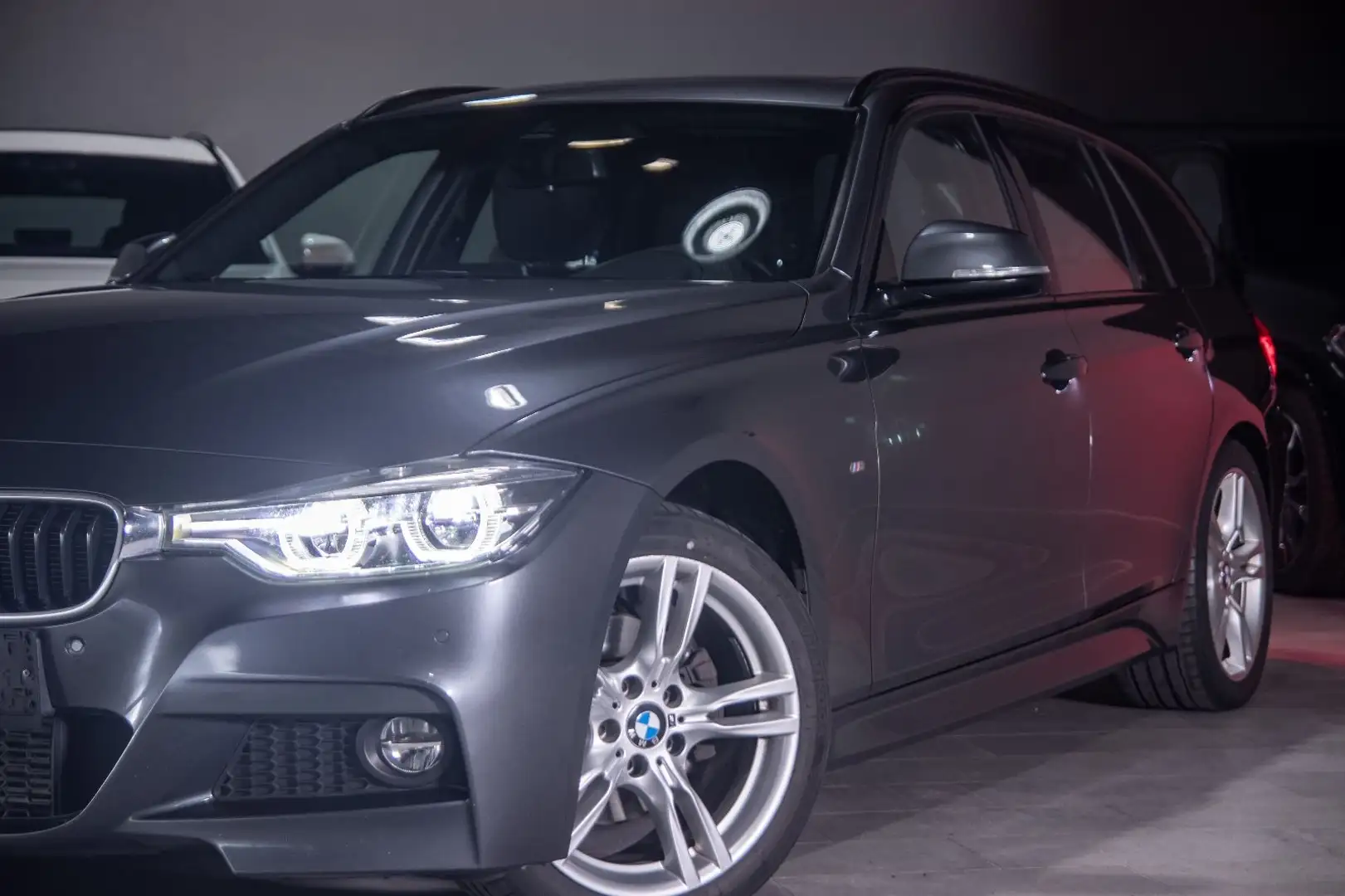 BMW 320 d Touring M Sport HUD/H&K/AHK/Pano/DigiTacho Gris - 2