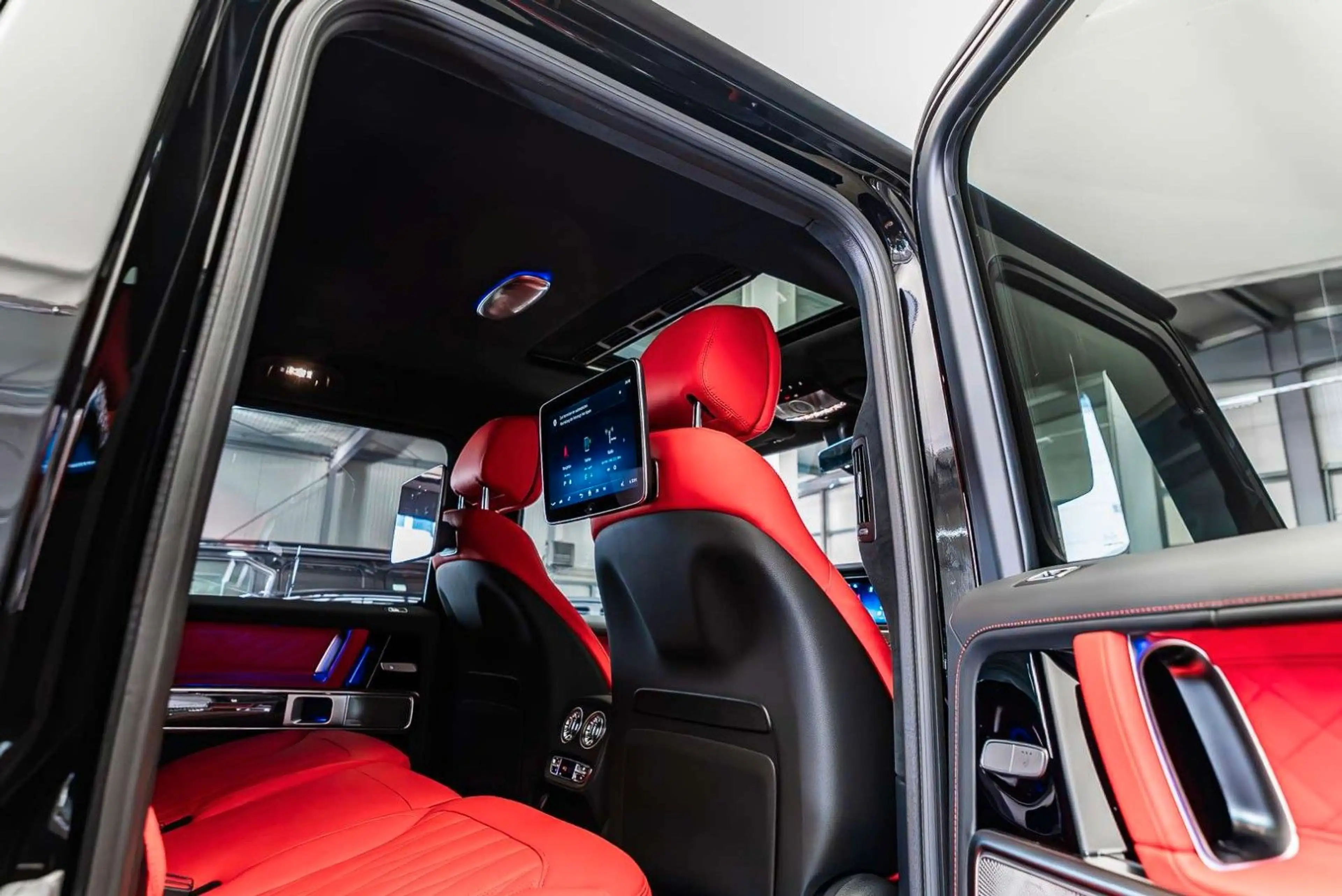 Mercedes-Benz G 63 AMG / Carbon Interior / A22 / MY 2027 — photo 2
