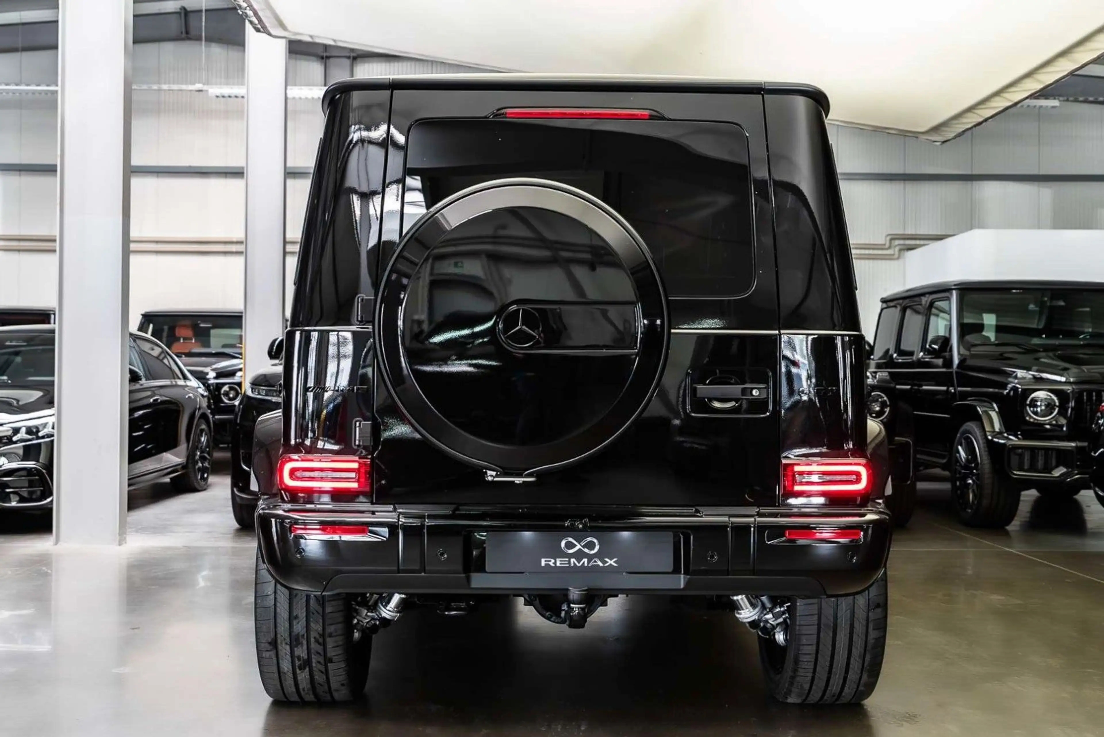 Mercedes-Benz G 63 AMG / Carbon Interior / A22 / MY 2027 — photo 9