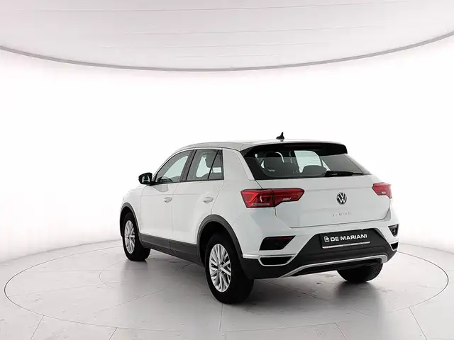 Volkswagen T-Roc view 3