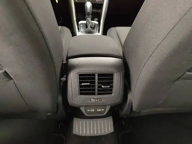 Volkswagen T-Roc view 13