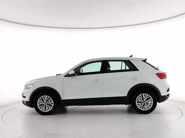 Volkswagen T-Roc view 2