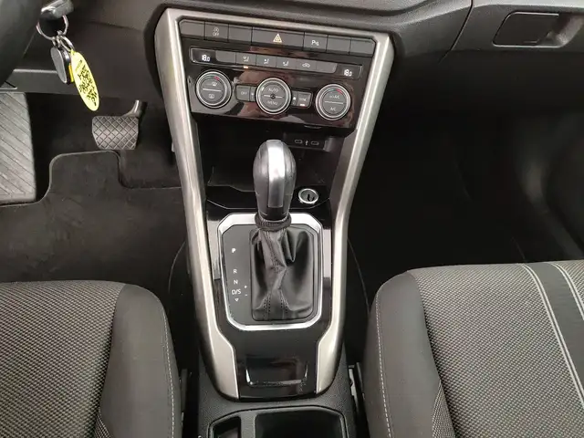 Volkswagen T-Roc view 14