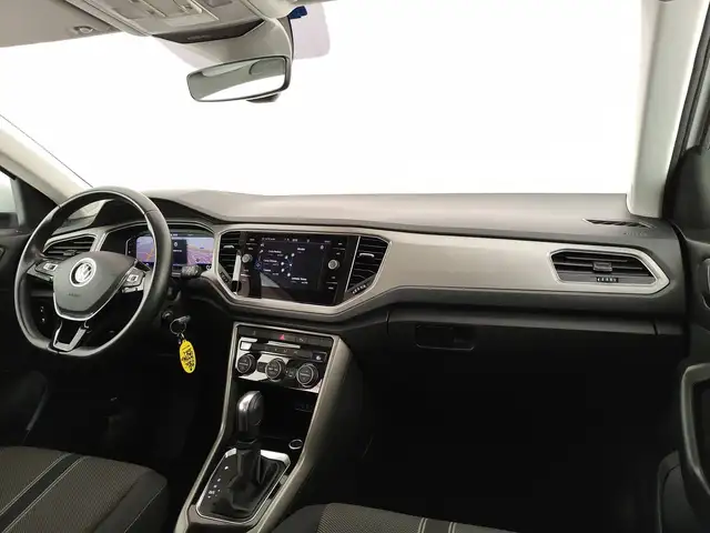 Volkswagen T-Roc view 11