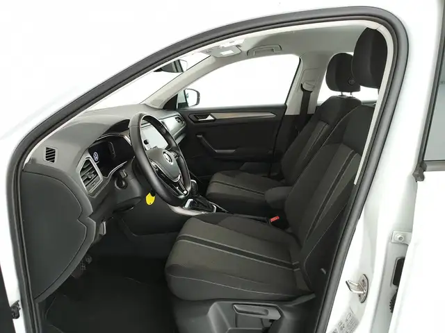 Volkswagen T-Roc view 9