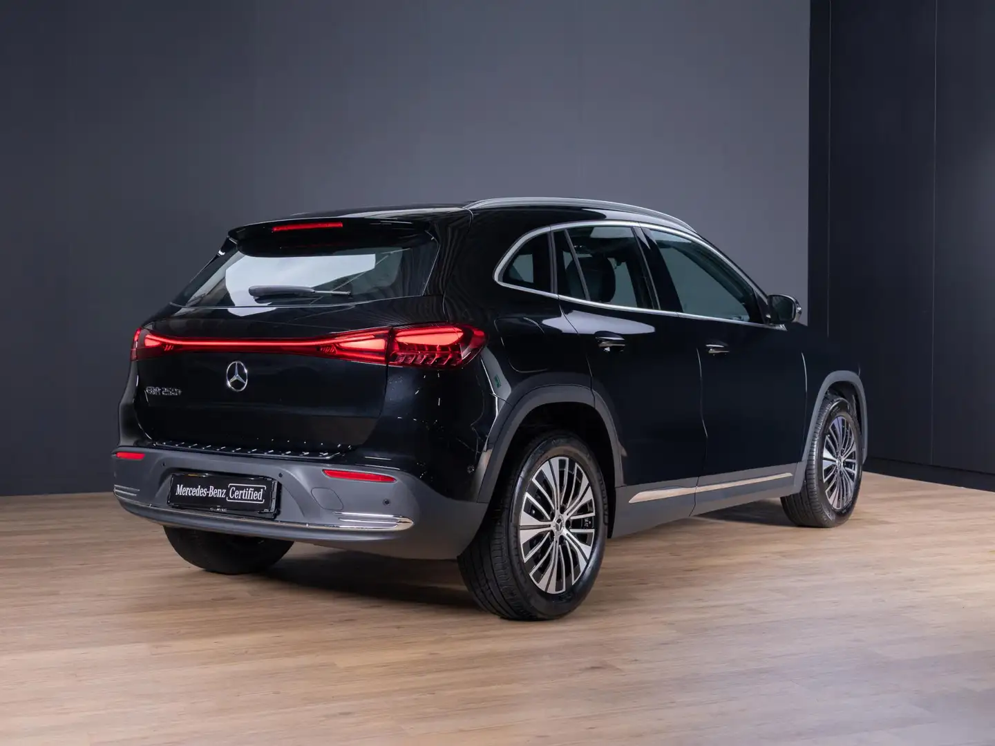 Mercedes-Benz EQA 250 250+ Business Line LIMITED 71 kWh Panorama dak | T Zwart - 2