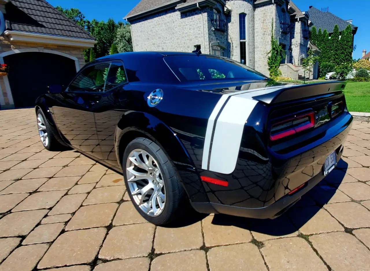 Dodge Challenger снимка Dodge Challenger