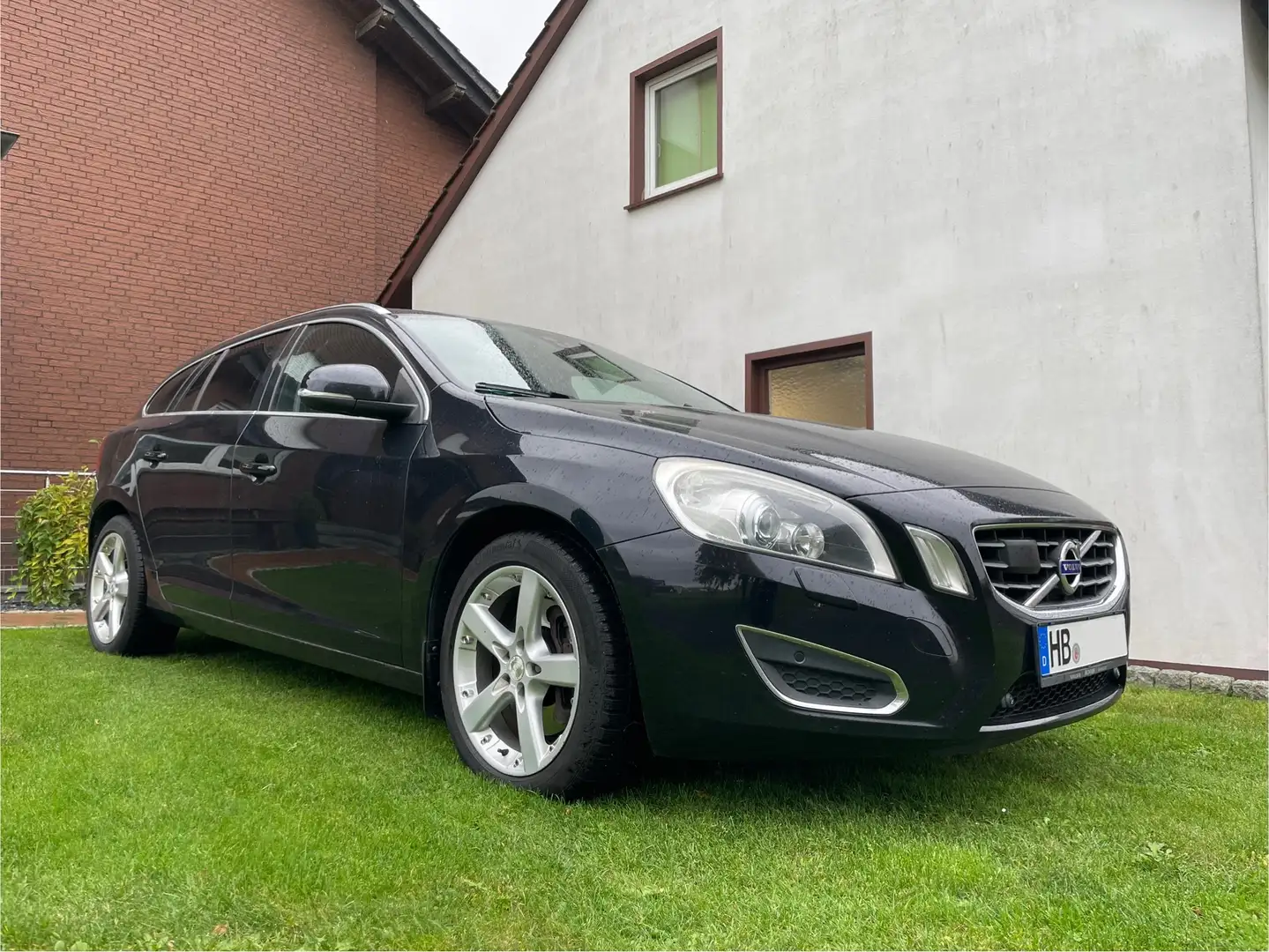 Volvo V60 V60 D5 AWD Geartronic Schwarz - 1